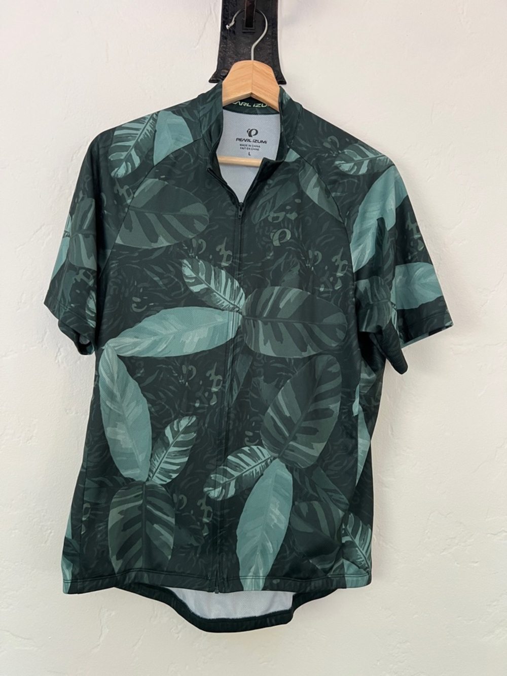 Pearl Izumi Men’s Dark Teal Leaf Print Cycling Jersey